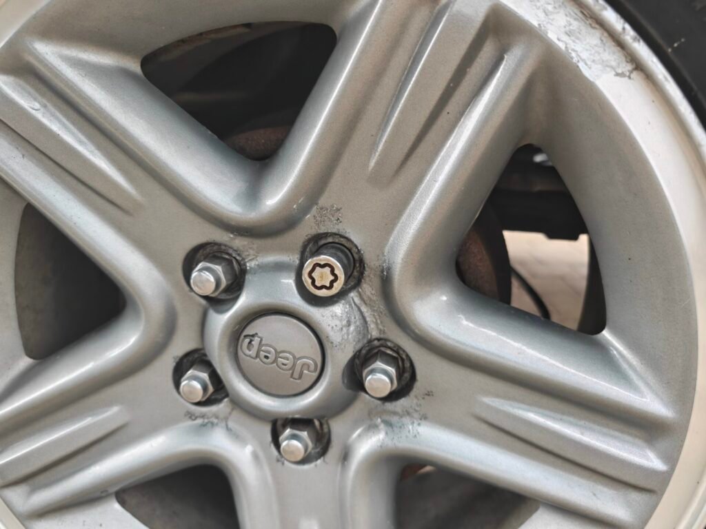 Jeep Cherokee xj 2000 wheel locking nut key replacement