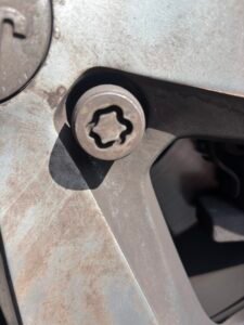 Jeep Grand cherokee wheel locking nut key replacement