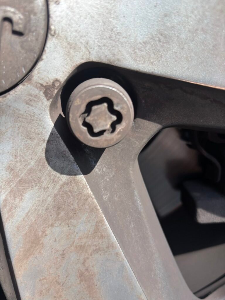 Jeep Grand cherokee wheel locking nut key replacement