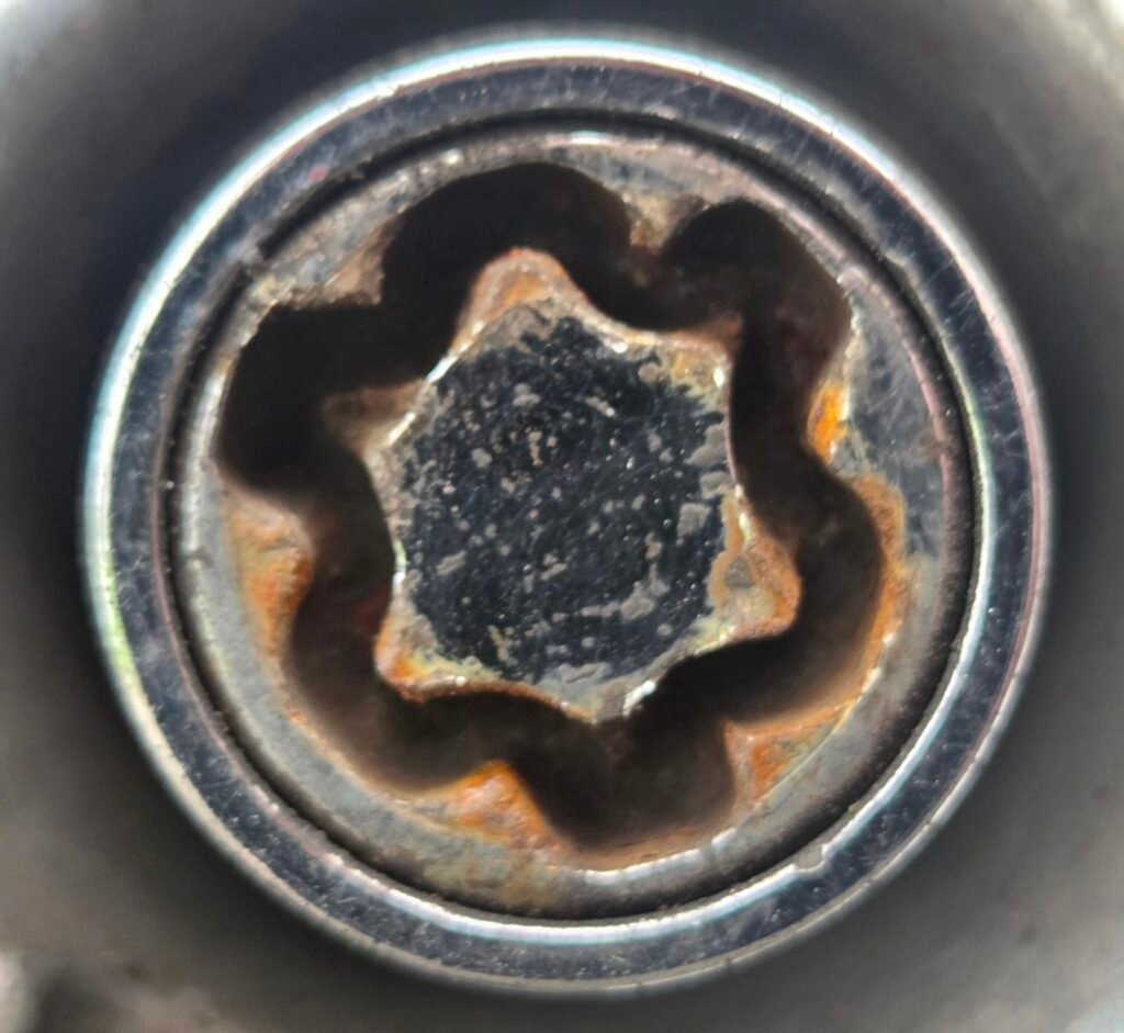 Kia carens Platinum wheel locking nut key replacement