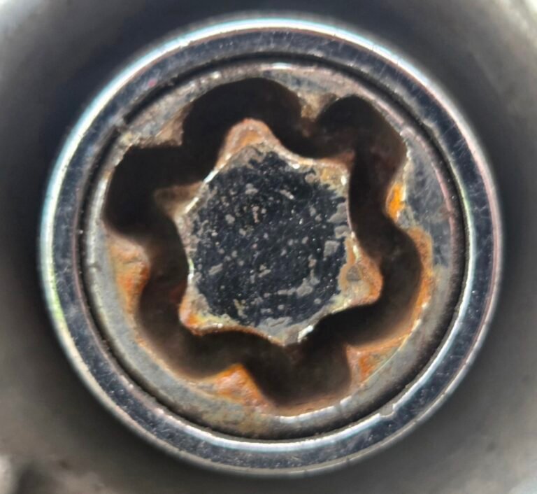 Kia carens Platinum wheel locking nut key replacement