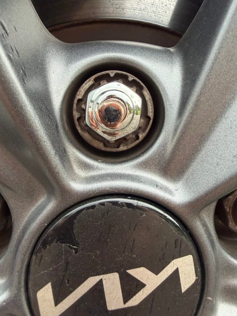 Kia sportage GT LINE HYBRID GT line wheel locking nut key replacement
