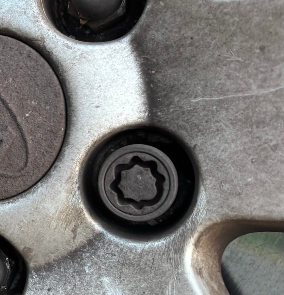 Kia Carens wheel locking nut key replacement
