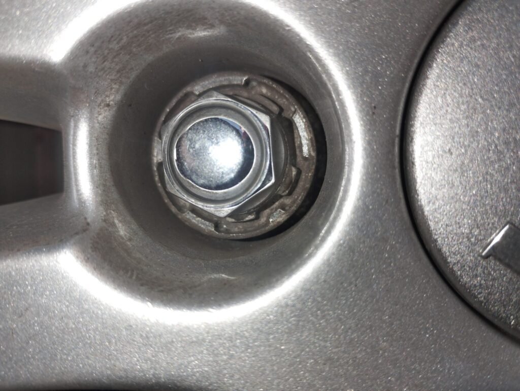 Kia Ceed wheel locking nut key replacement