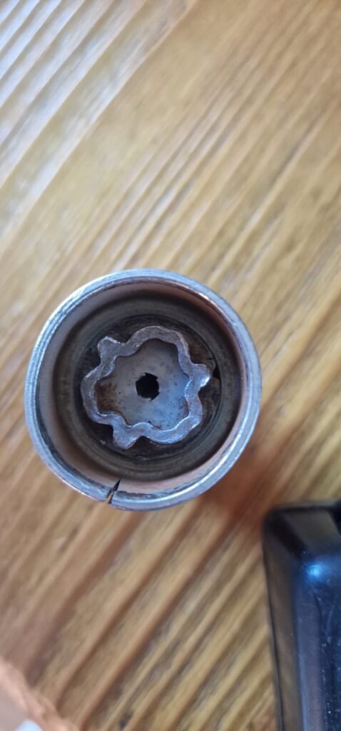 KIA Pro cee'd 2014 Hatchback 2014 wheel locking nut key replacement