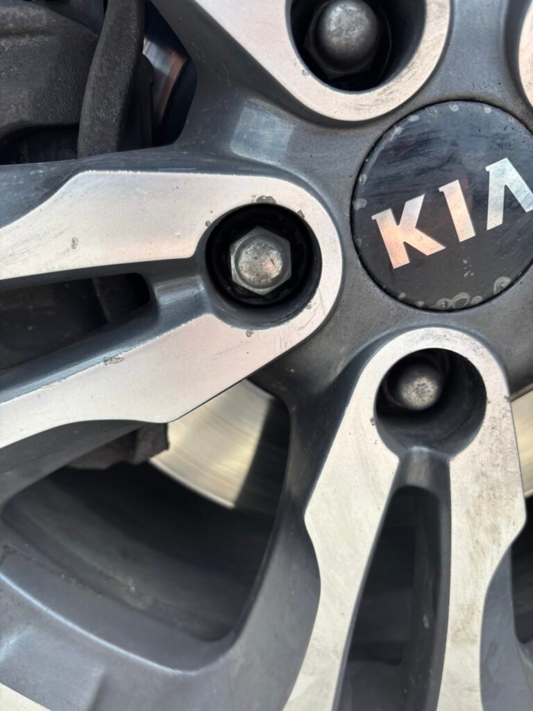 KIA Pro Ceed 2016 wheel locking nut key replacement