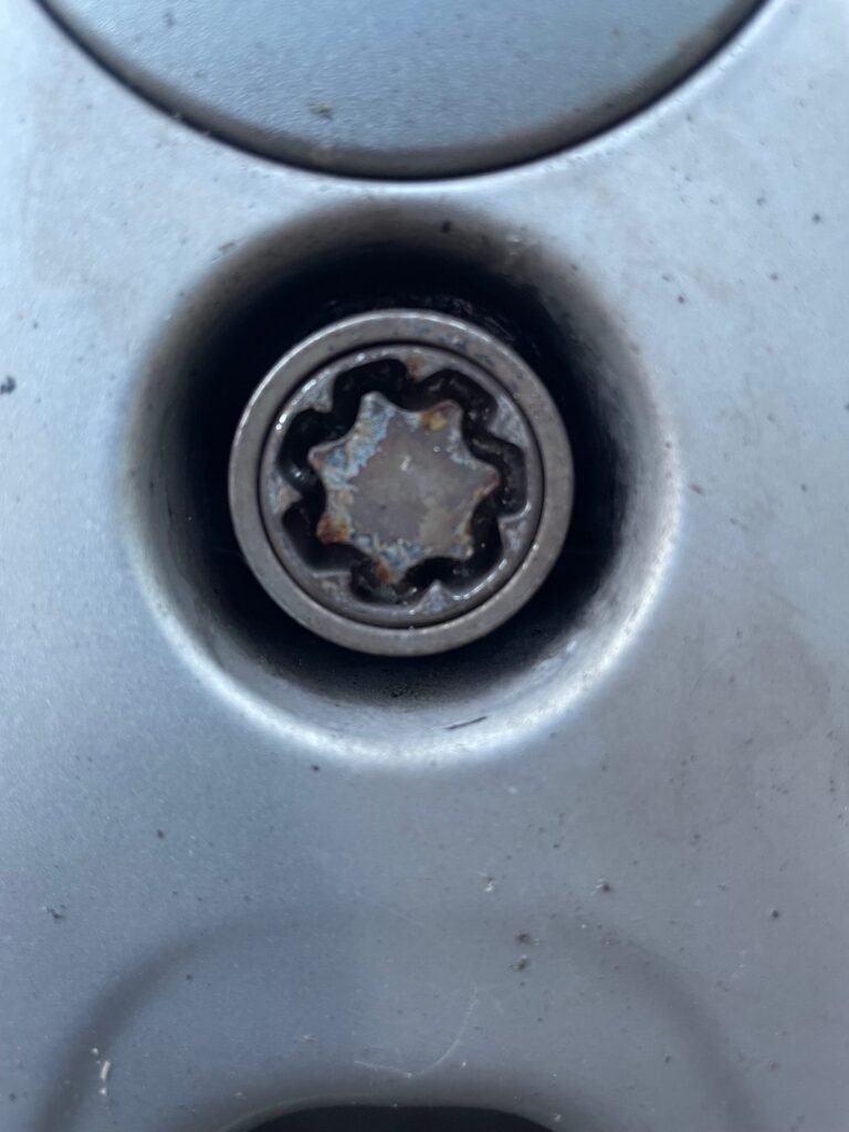 Kia Rio wheel locking nut key replacement