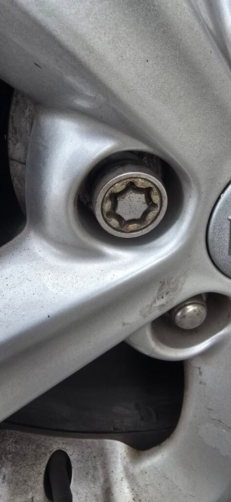 Kia Sorento wheel locking nut key replacement