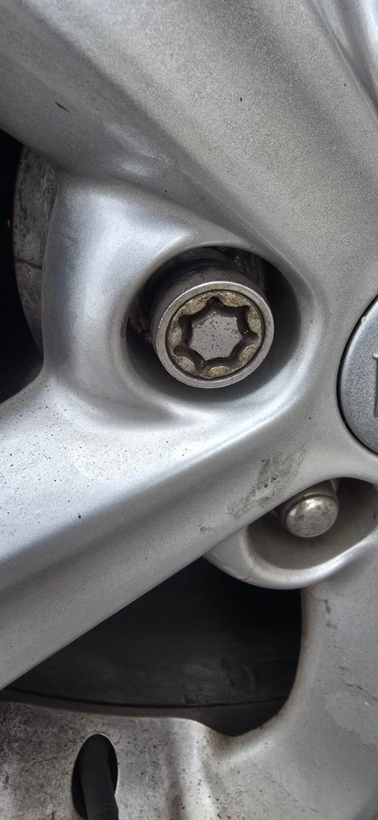 Kia Sorento wheel locking nut key replacement
