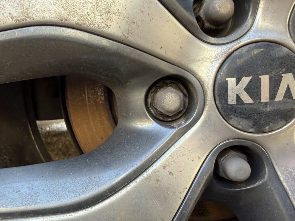 Kia Sorento UM wheel locking nut key replacement