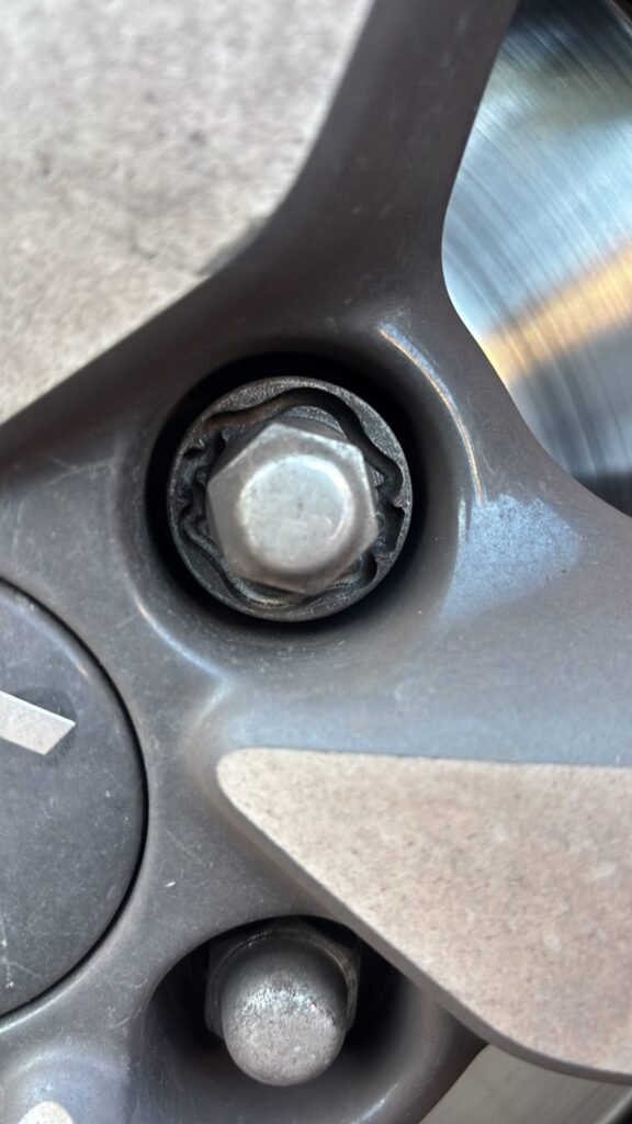 KIA Sportage wheel locking nut key replacement
