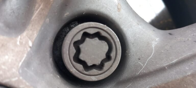 kia Venga SR7 ISG wheel locking nut key replacement