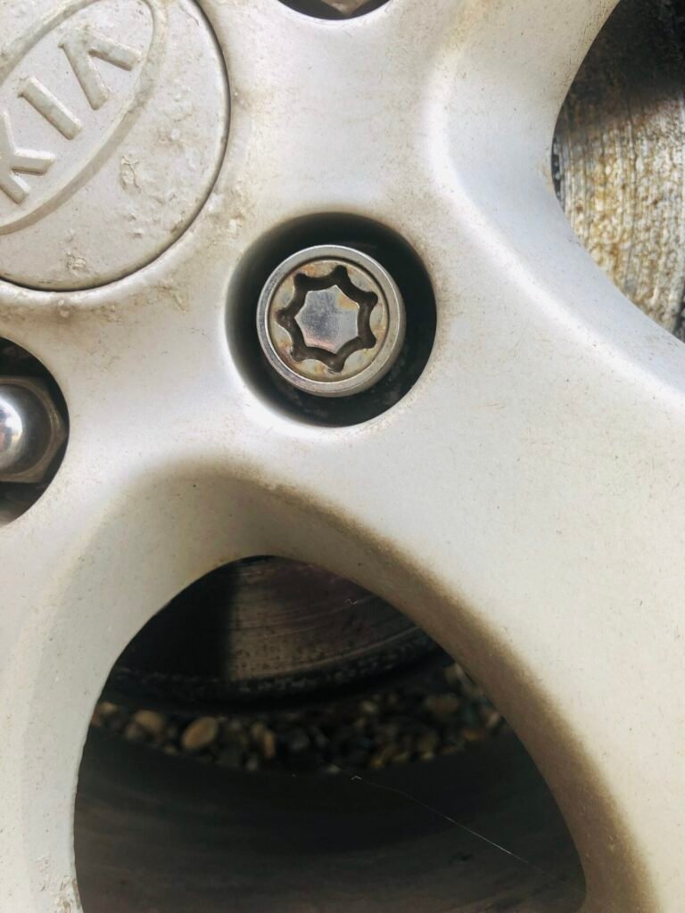 Kia Venga wheel locking nut key replacement