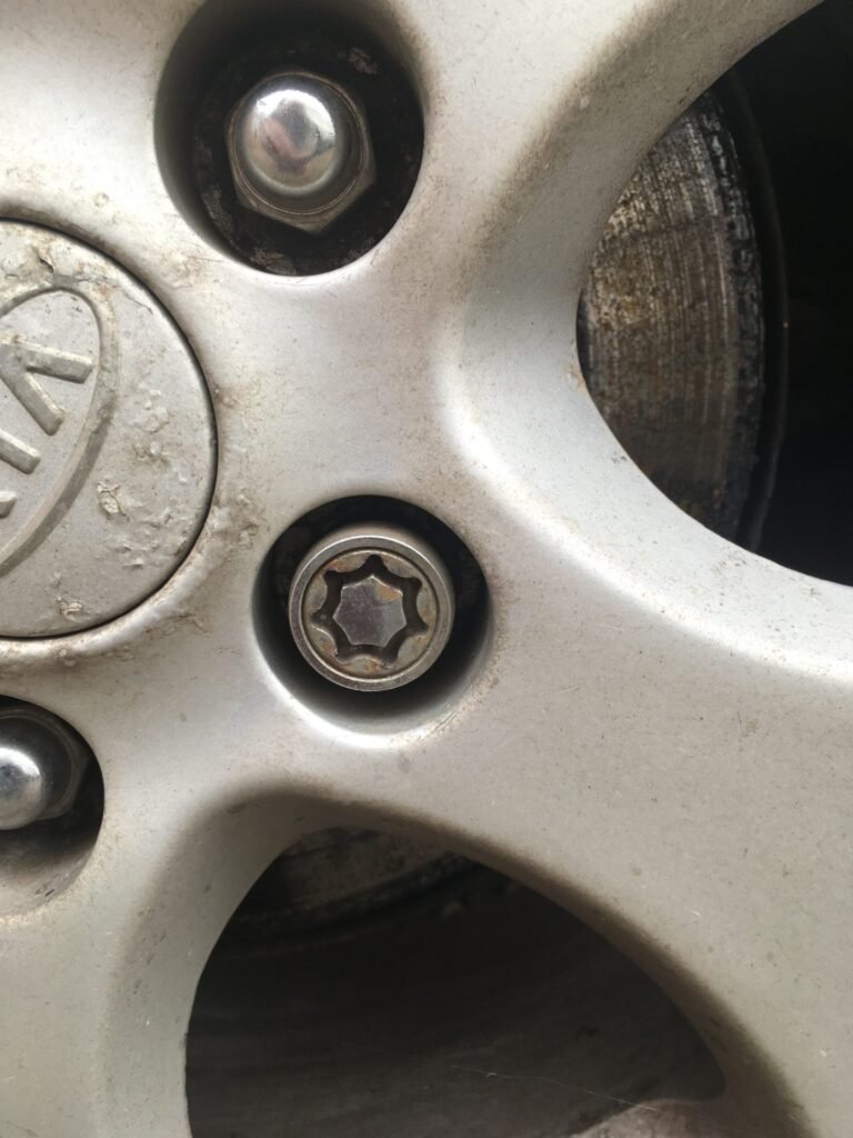 KIA Venga wheel locking nut key replacement