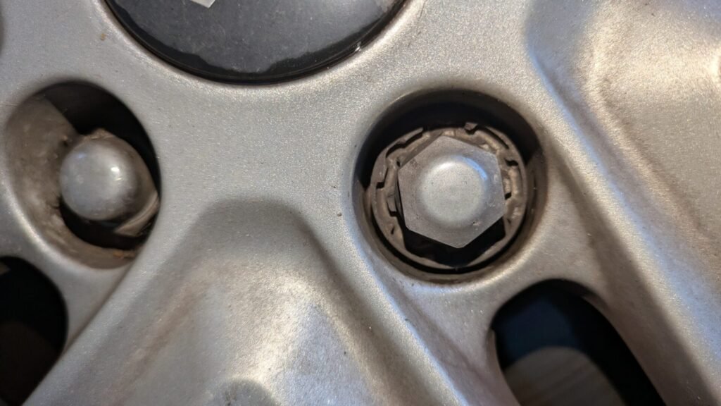 Kia Ceed Sportswagon lug nut key