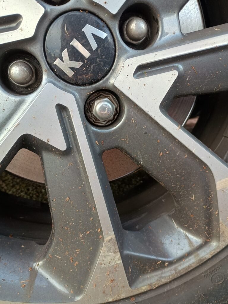 KIA Stonic lug nut key