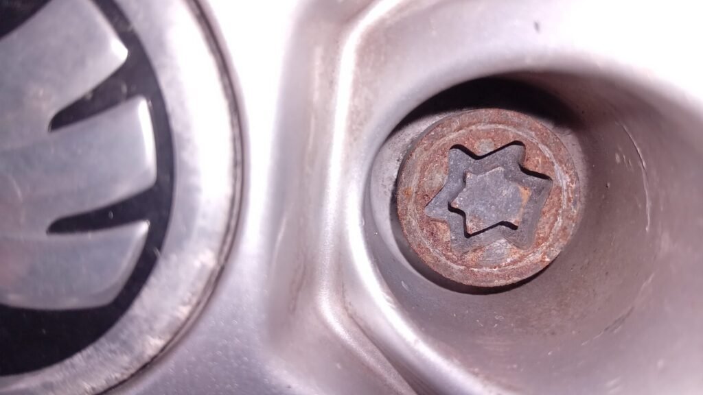 Köpa Karoq Skoda wheel locking nut key replacement