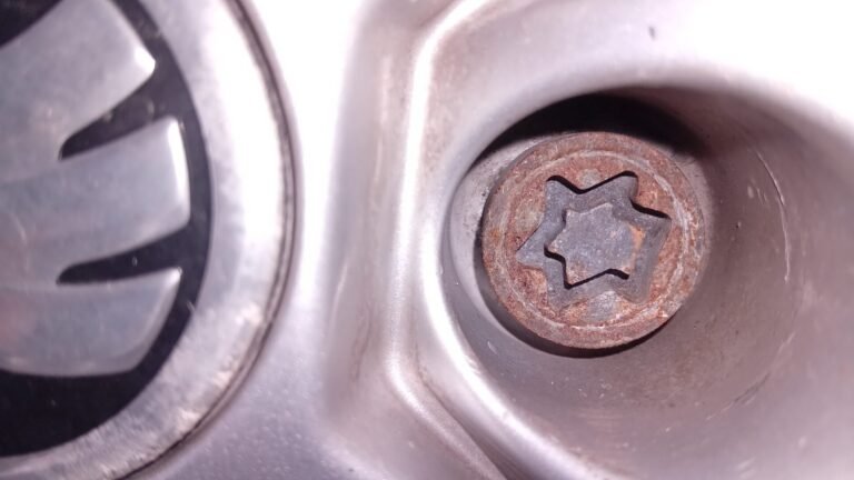 Köpa Karoq Skoda wheel locking nut key replacement