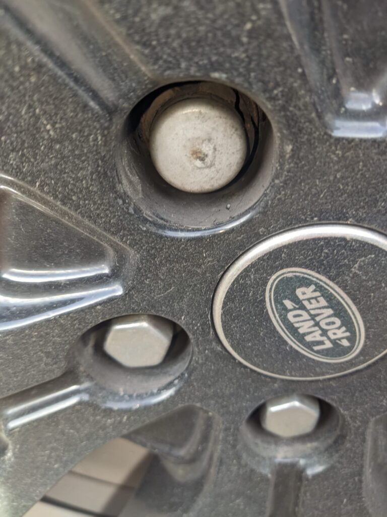 Land Rover Range Rover Sport 2017 Diesel SUV 3.0 SDV6 4x4 AWD II L494 2993cc 183KW 249HP 306DT(TDV6) wheel locking nut key replacement