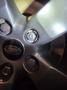 Land rover Defender 130 V8 wheel locking nut key replacement