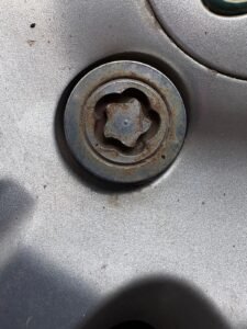Land Rover Freelander 2 wheel locking nut key replacement
