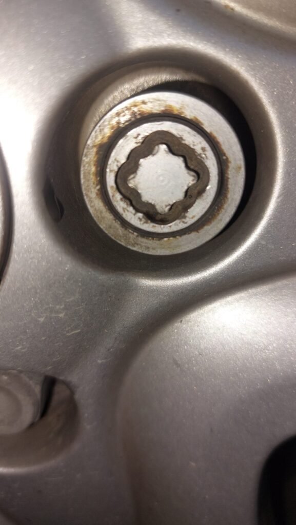 Land Rover Freelander 2 wheel locking nut key replacement