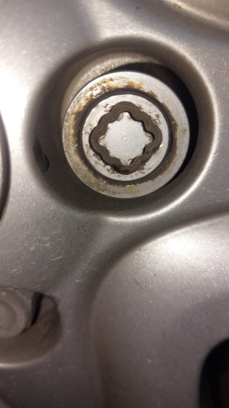 Land Rover Freelander 2 wheel locking nut key replacement