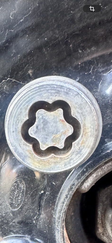 Land Rover Range Rover Evoque 2013 wheel locking nut key replacement