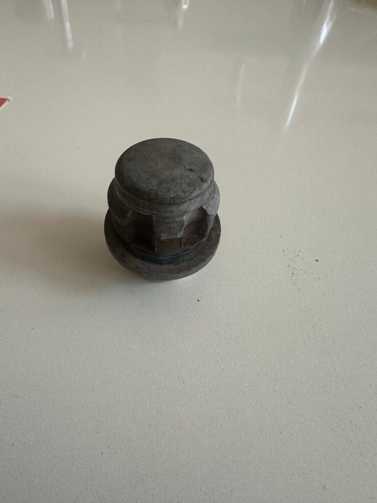 Land Rover Range Rover wheel locking nut
