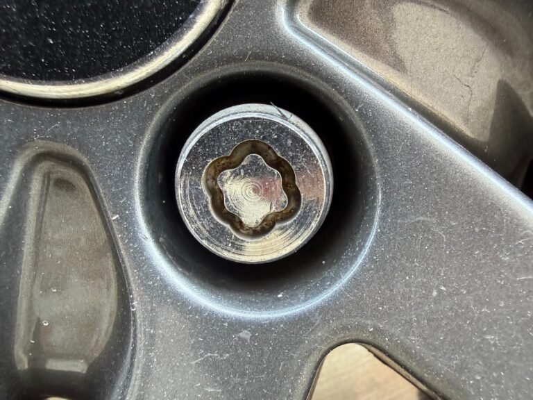 Landrover Discover Sport wheel locking nut key replacement