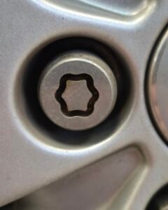 Landrover Discovery Sport SE wheel locking nut key replacement