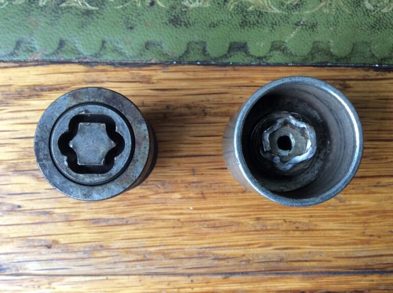Landrover Freelander2 SD4 XS 2.2 reg DU11JWM. (2011) wheel locking nut key replacement