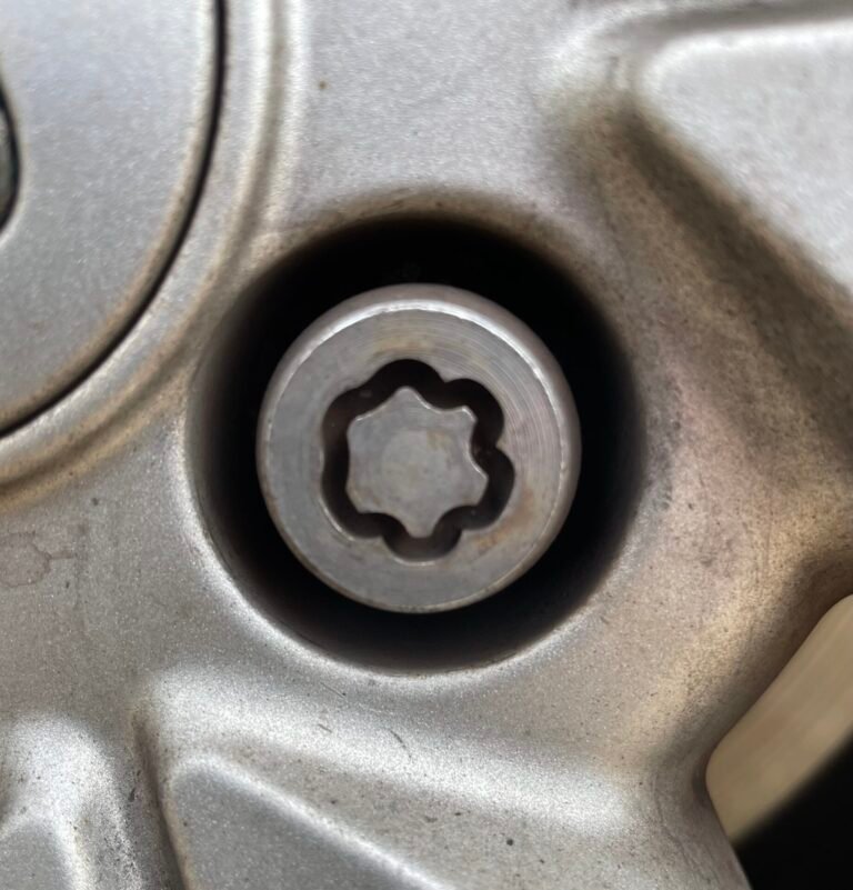 Landrover Freelander 2 wheel locking nut key replacement