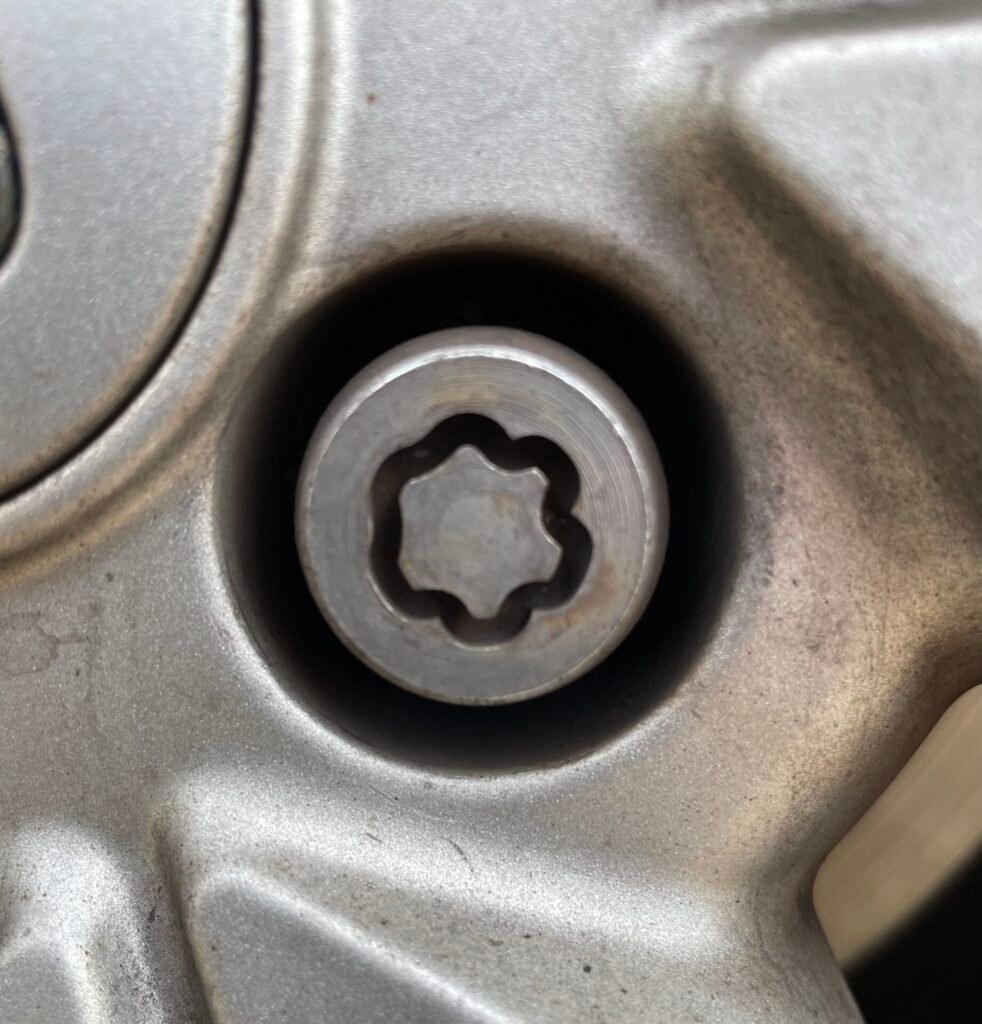 Landrover Freelander 2 wheel locking nut key replacement