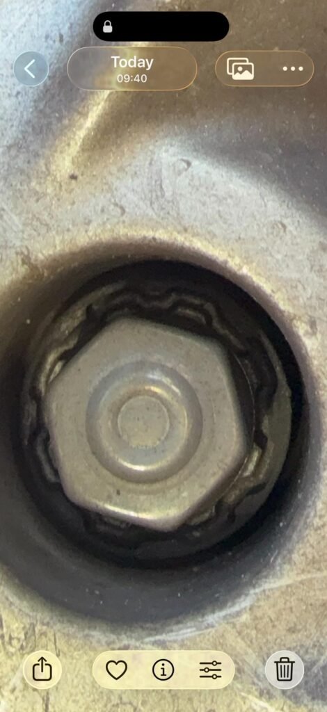 Landrover Discovery wheel locking nut