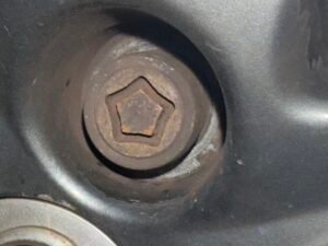 Lexus Gs300 2006 wheel locking nut key replacement