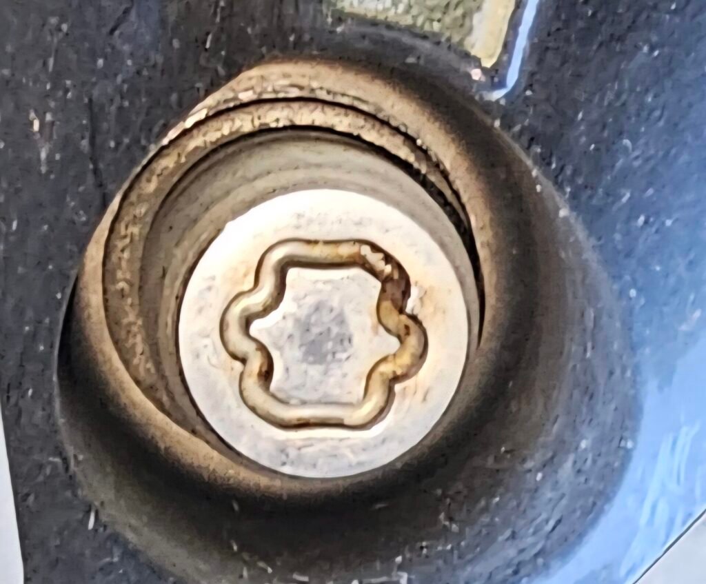Lexus NX300h (2020) wheel locking nut key replacement