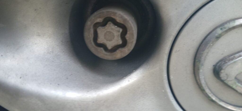 Lexus Rx300 wheel locking nut key replacement