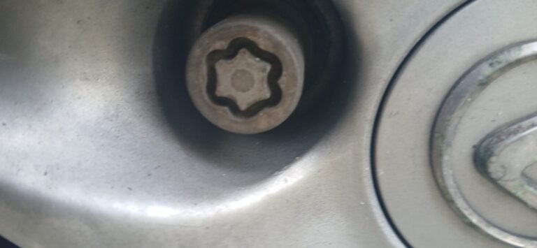 Lexus Rx300 wheel locking nut key replacement