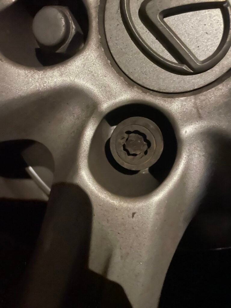 Lexus Is 220d wheel locking nut