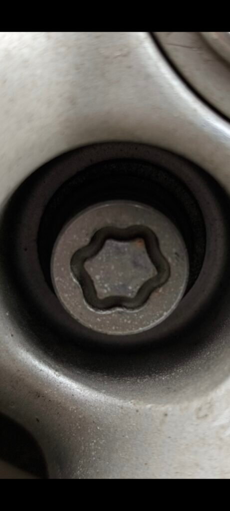 lexus rx450h 2012 locking lug nut