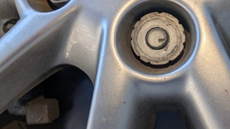 Linclon MKC wheel locking nut key replacement