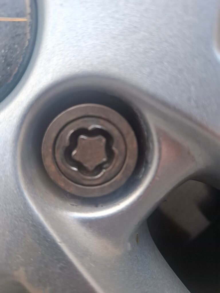 Ludovic Ford kuga 1 tdci titanium 2009 wheel locking nut key replacement