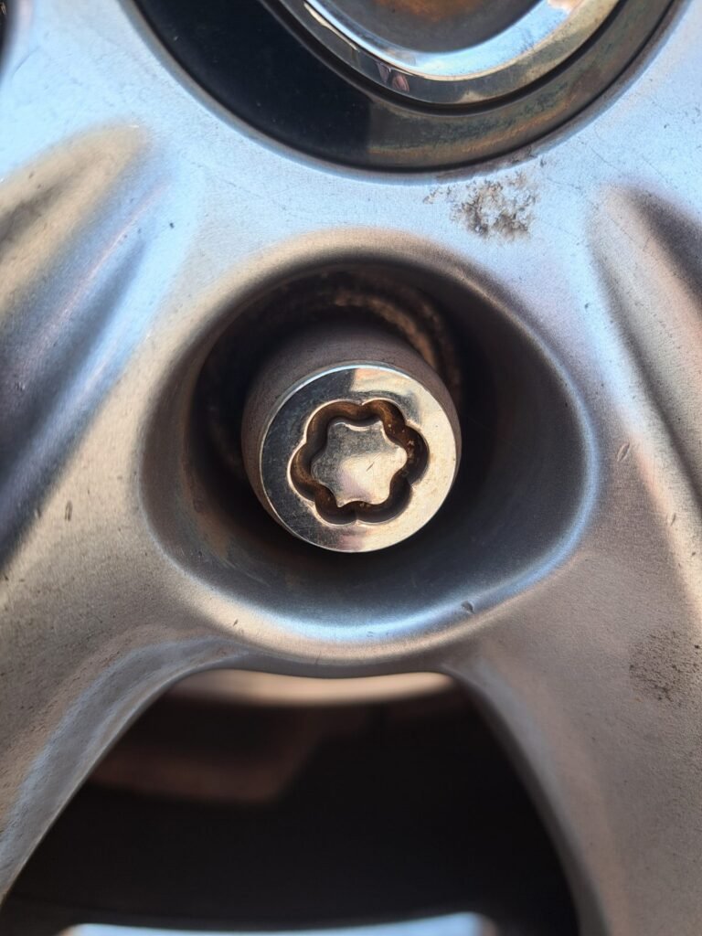 Madza CX-3 wheel locking nut key replacement