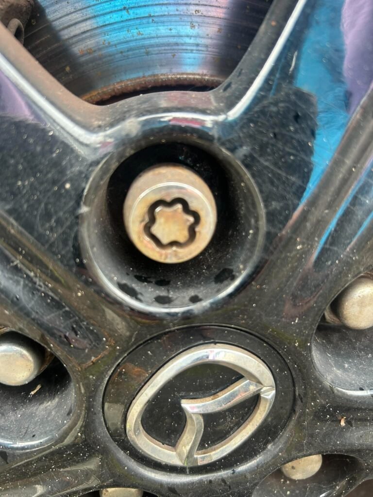 Mazda 3 TS D wheel locking nut key replacement