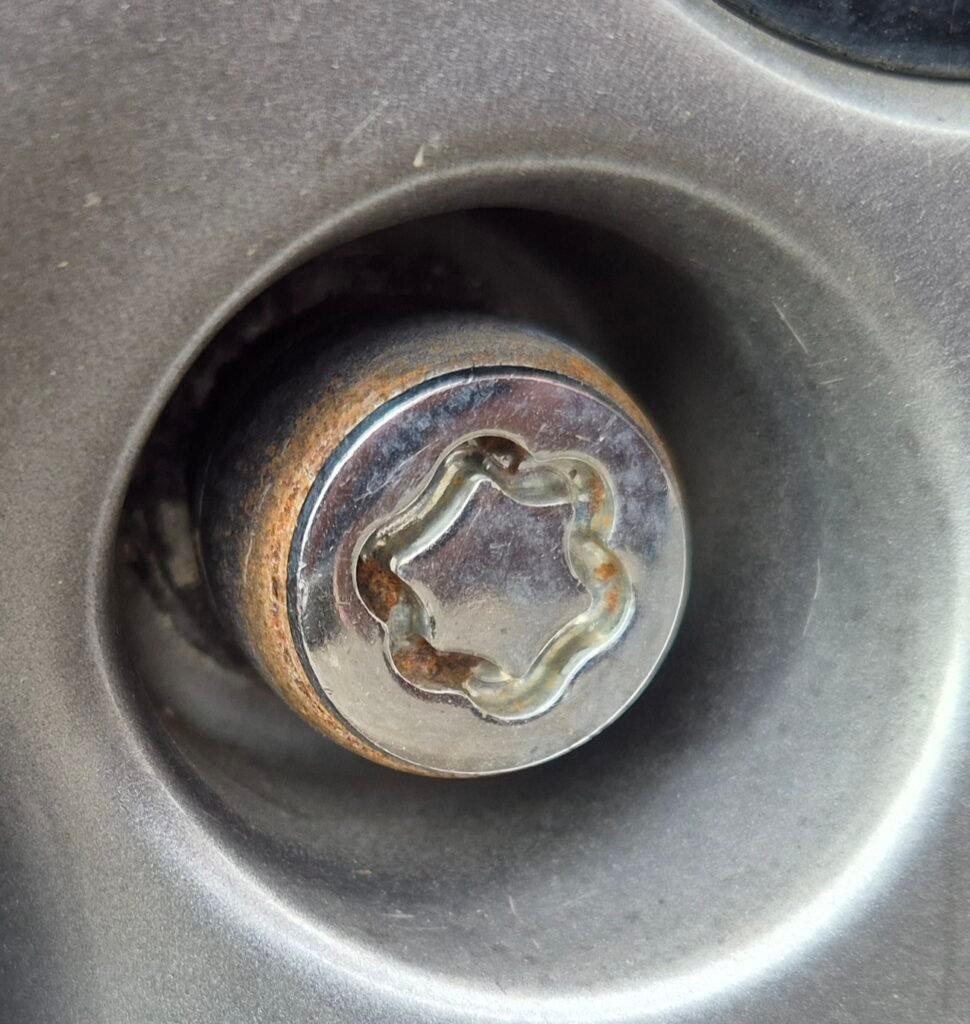 Mazda Mazda 3 wheel locking nut key replacement