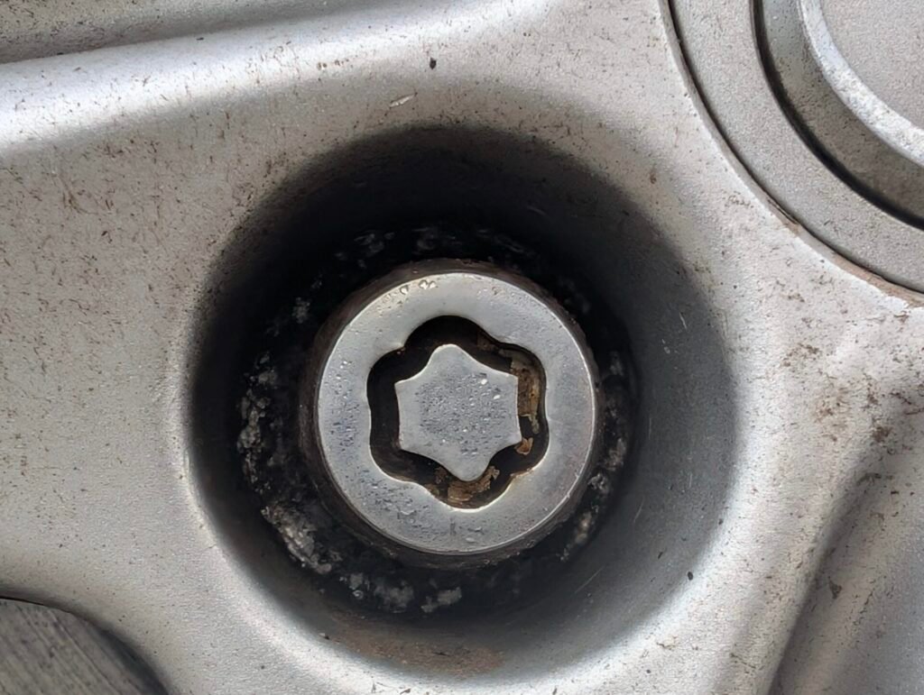 Mazda Mazda 3 wheel locking nut key replacement