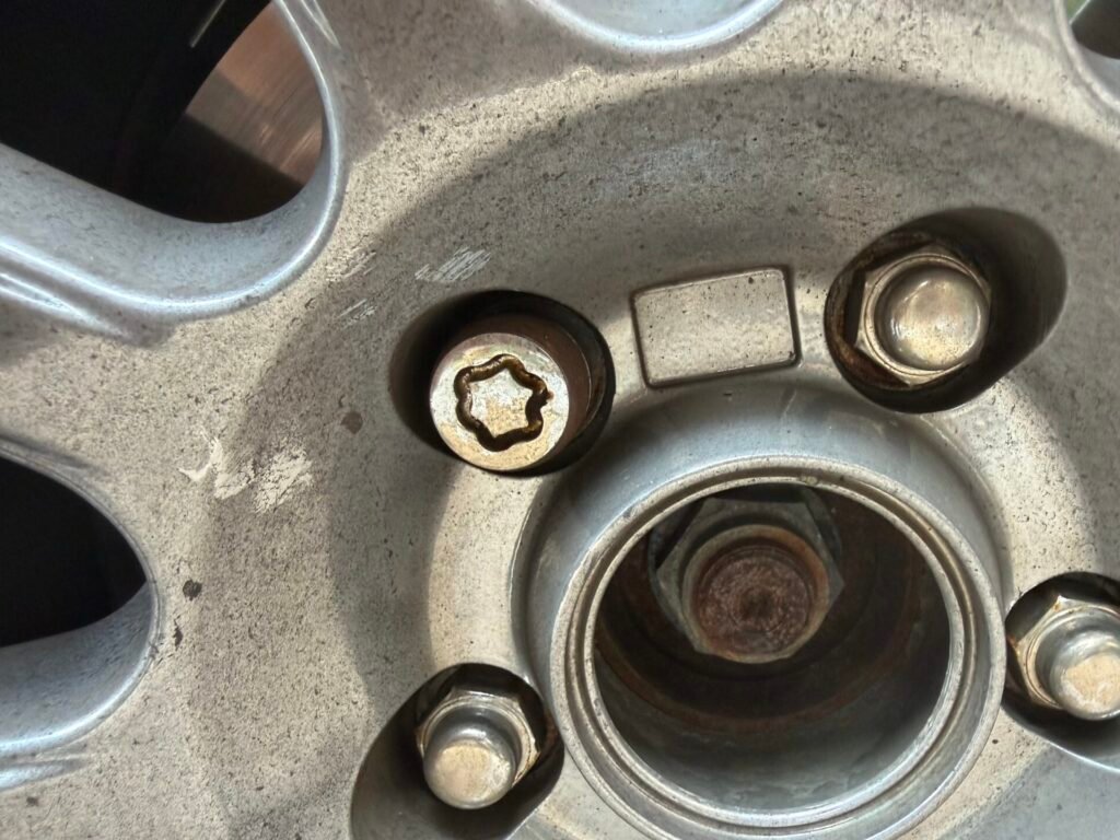 Mazda Mazda6 wheel locking nut key replacement