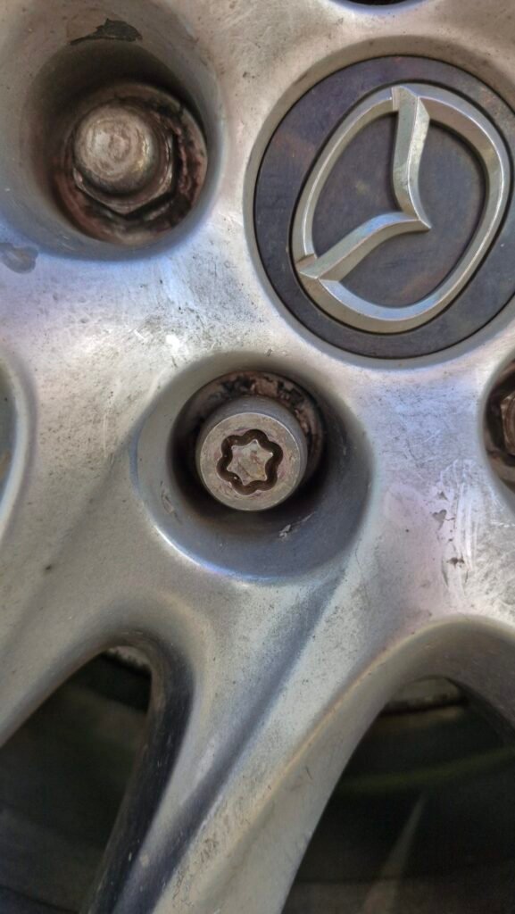 Mazda Mazda6 wheel locking nut key replacement