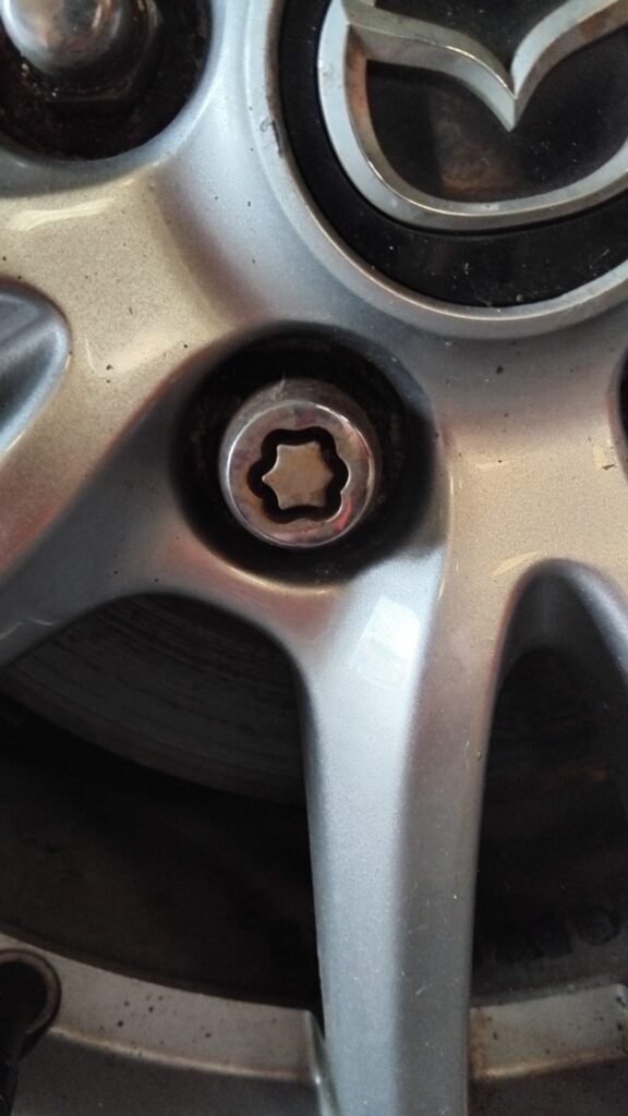 Mazda MX-5 wheel locking nut key replacement